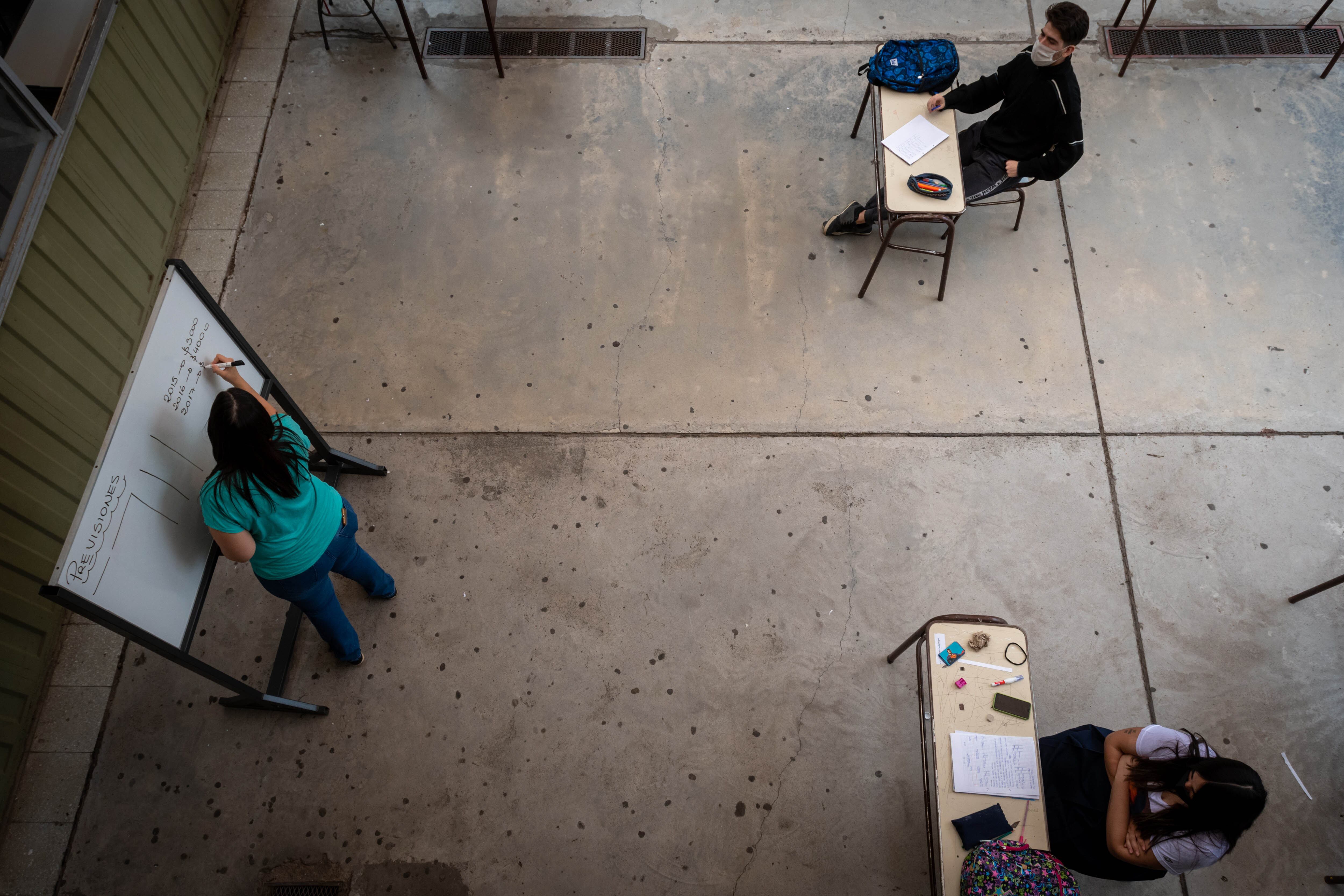 Aportes para la educación que viene:
Otra escuela posible y otra normalidad.