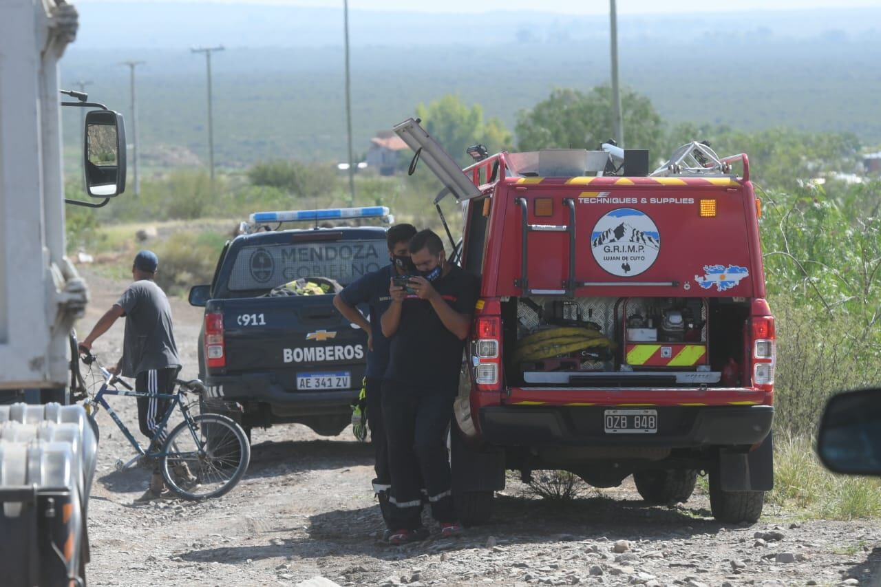 Destruído. Así encontraron el auto que arrastró la crecida.  Ignacio Blanco / Los Andes