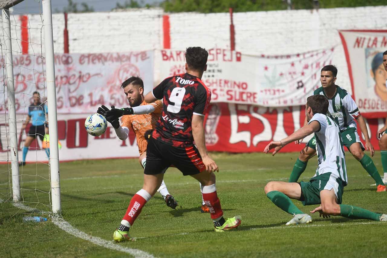 Fútbol Federal A, Huracán Las Heras vs. Estudiantes de San Luis en cancha de Huracán

Foto: José Gutierrez / Los Andes 

