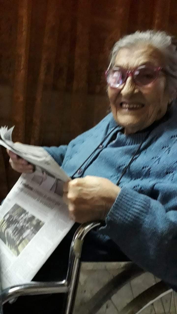 Doña Tere, la godoicruceña de casi 99 años que encuentra en Los Andes a su fiel compañero. Foto: Gentileza Silvia Ezquer.