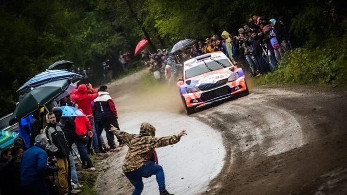 Accionar imprudente de uno de los espectadores del Rally Argentino. Foto: X / @barrionuevofern