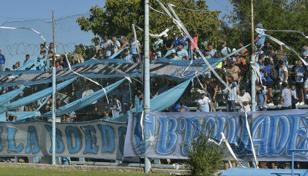 Antes una gran cantidad de público, el Celeste le ganó el clásico al Deportivo Maipú / Orlando Pelichotti.