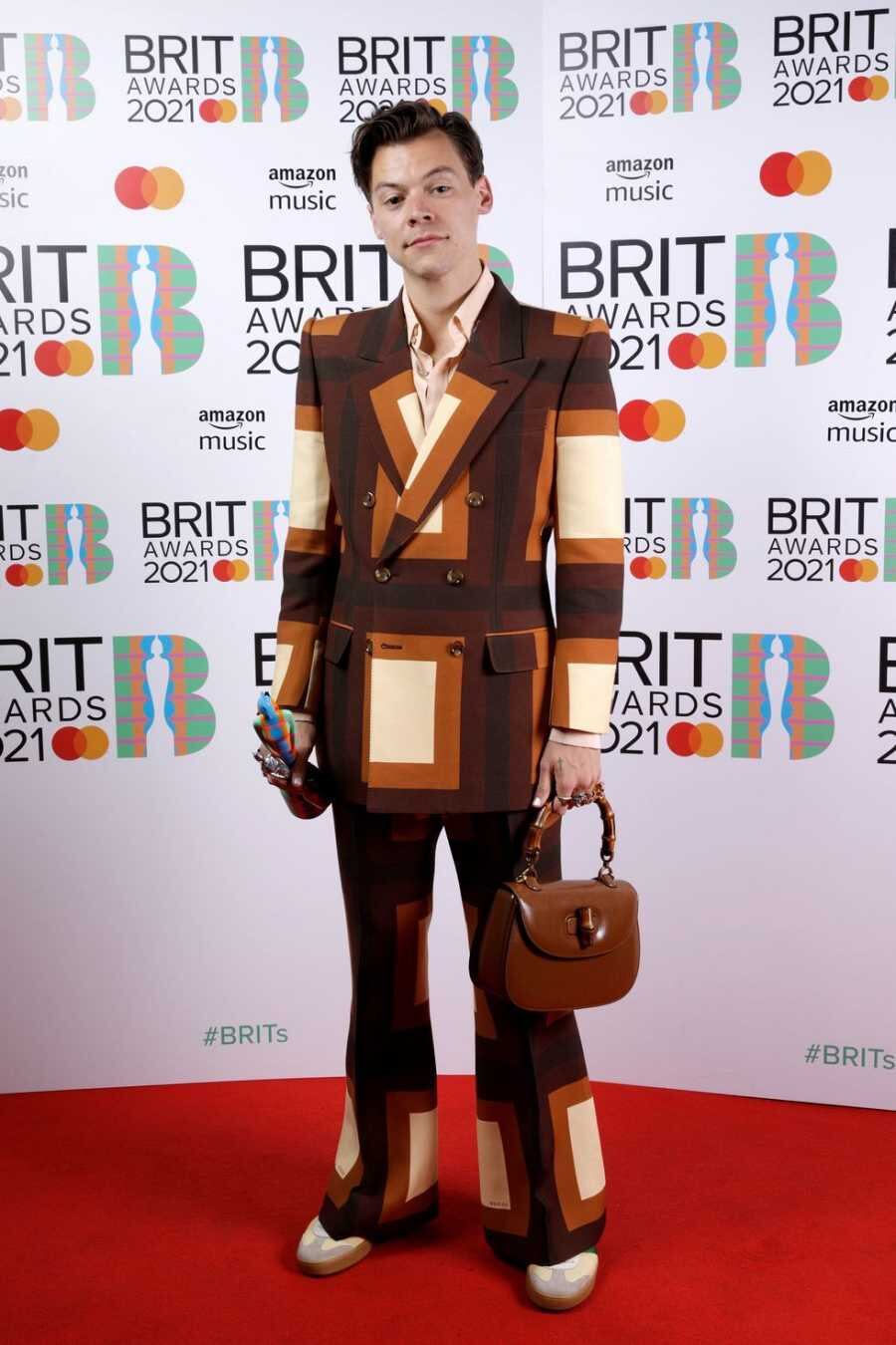 Los looks más insólitos de los Brit Awards: Dua Lipa y Harry Styles