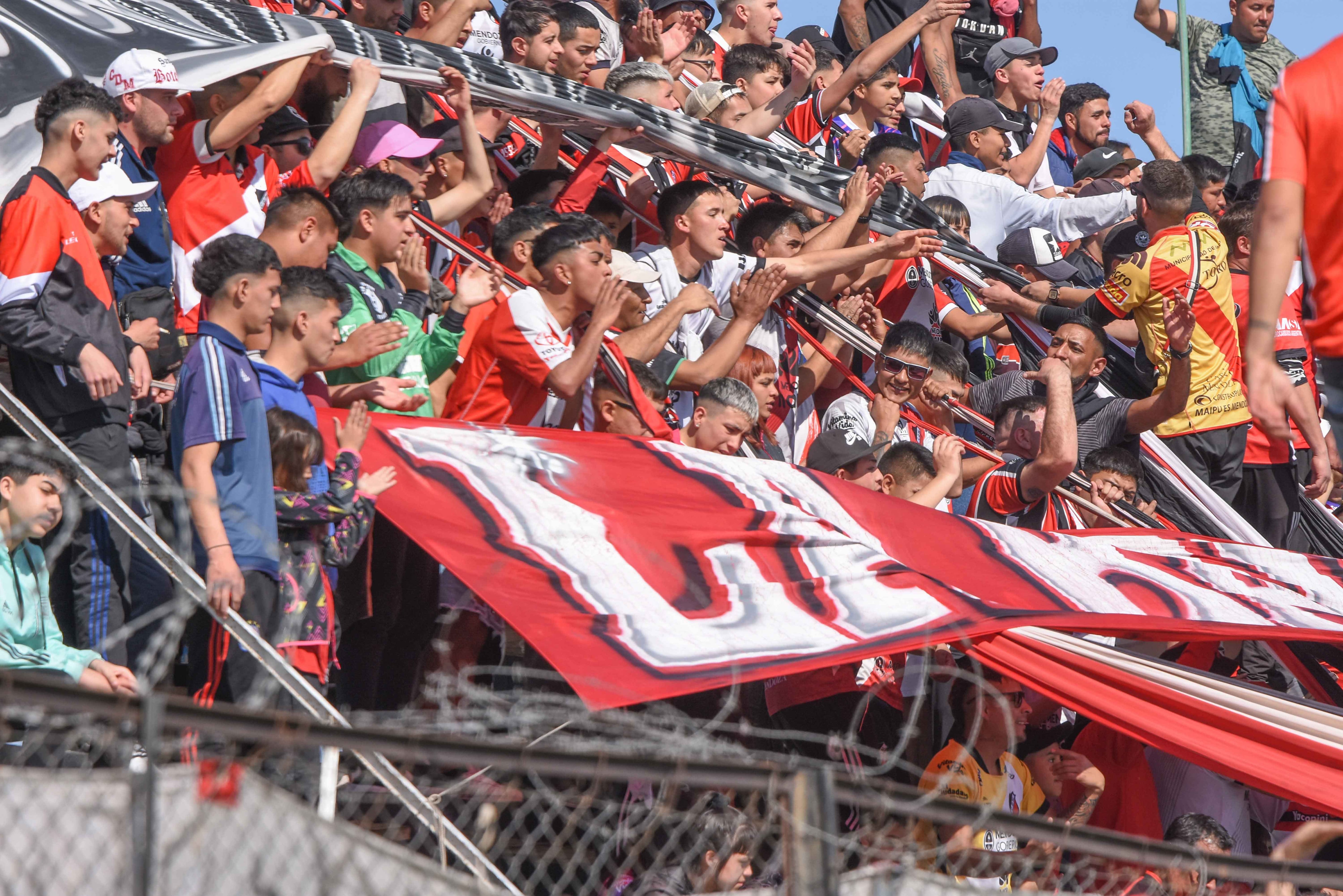 Hichada del Cruzado, Maipu vs Dep. Madryn igualaron 0 a 0 

Foto: Mariana Villa/ Los Andes