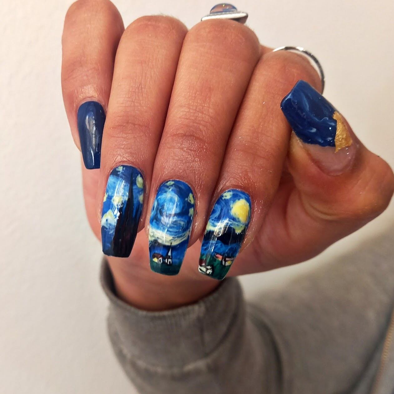 Tendencias Nail Art  el cuadro de van gogh por @Jazmindew_nails