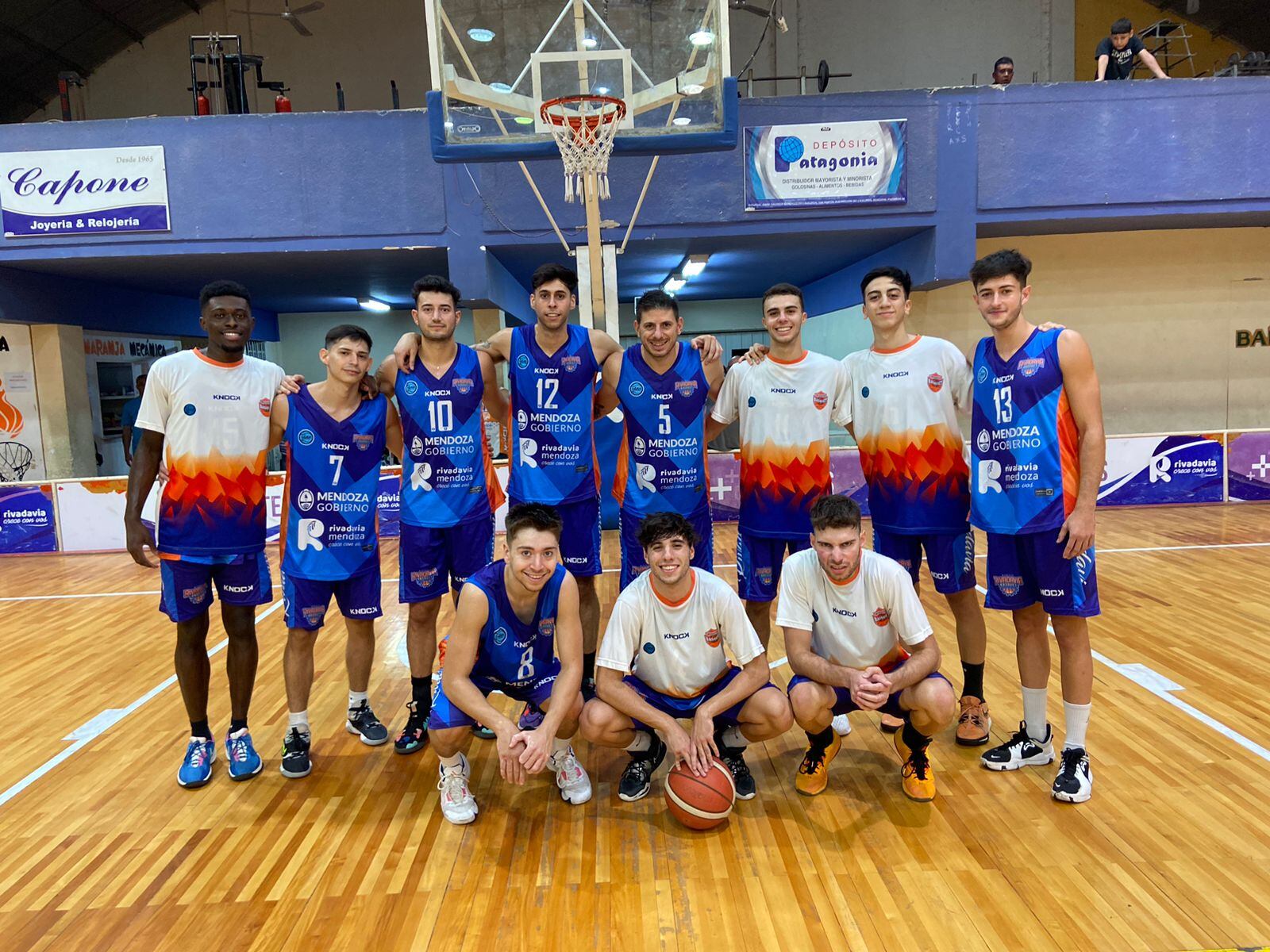 Rivadavia Basquet se metió en el gran final del Vendimia al derrotar al Atlético Club San Martín por 84-66. / Gentilez.a