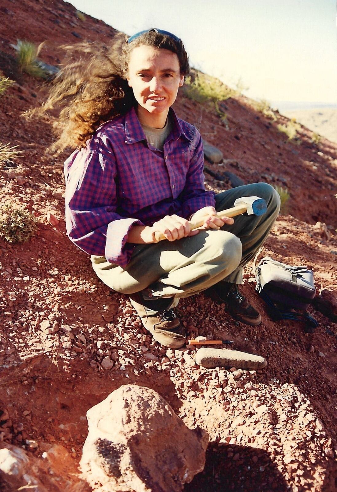 Florencia Fernández Favaron, quien colaboró en excavaciones y halló los primeros huesos de Malagüesaurus florenciae. De allí el nombre de la especie.. Foto; Gentileza Bernardo González Riga