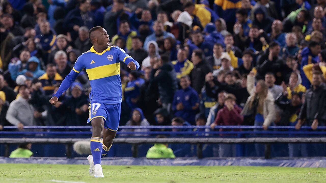 Luis Advíncula de Boca celebra su gol.  EFE/Juan Ignacio Roncoroni
