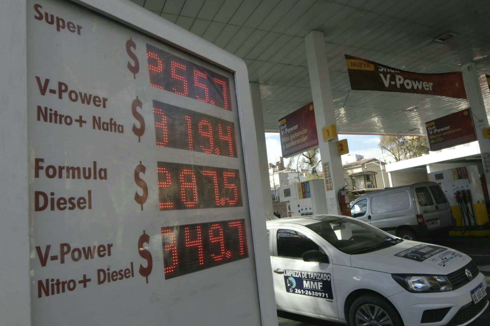 Por segunda vez en agosto, Shell aumentó el precio de los combustibles (Orlando Pelichotti / Los Andes)