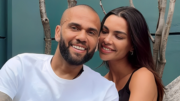 Dani Alves y Joana Sanz