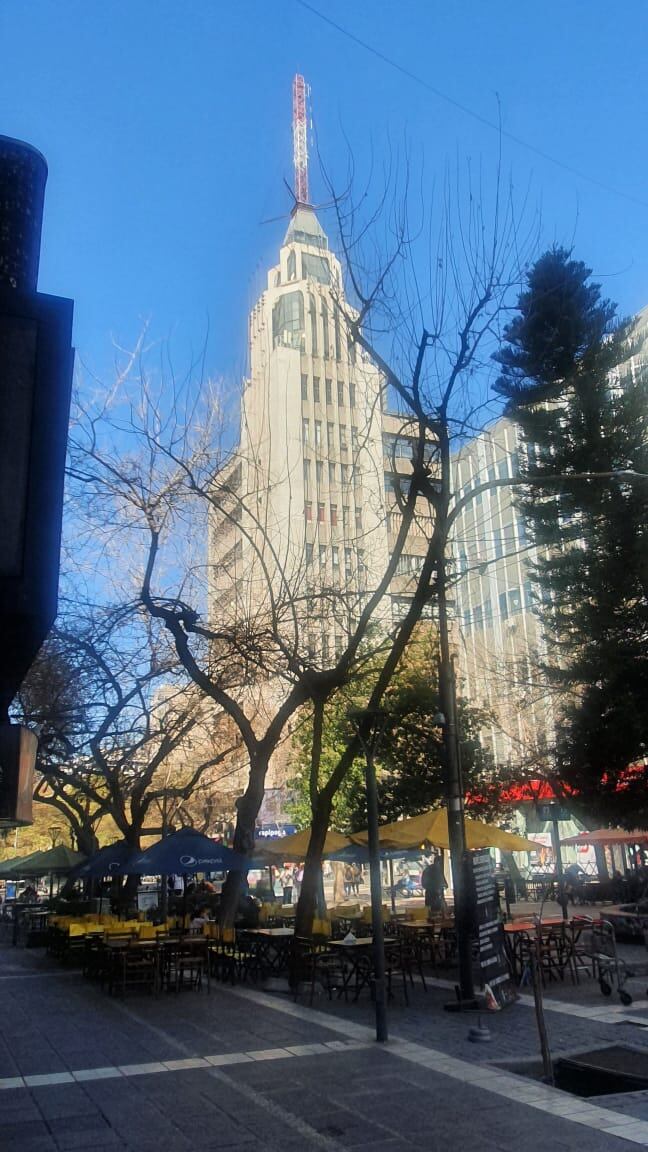 Edificio Gómez desde la Peatonal Sarmiento. Foto: Suden, C. (2023)