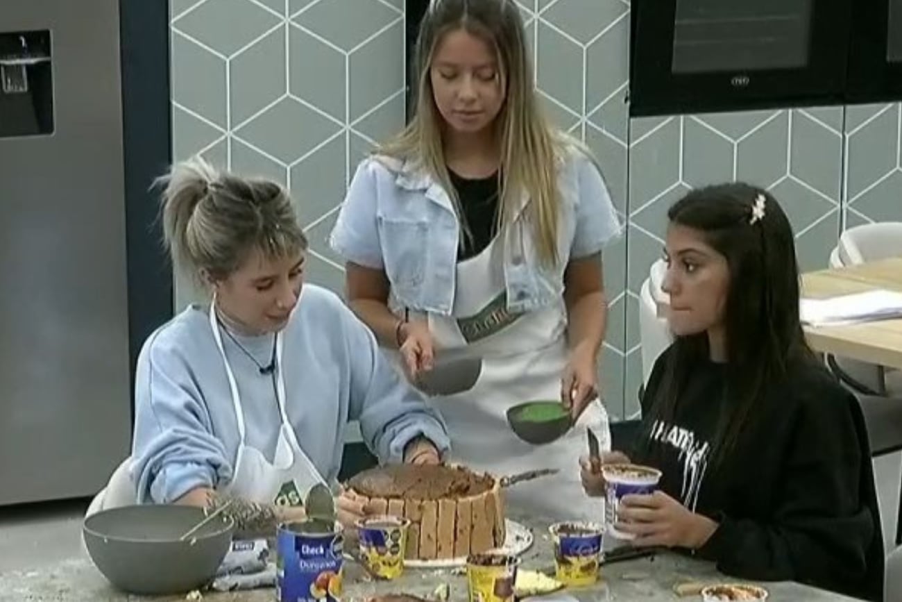 Los participantes prepararon una torta por los 100 programas de Gran Hermano