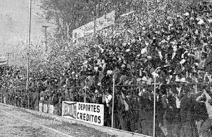 Año 1962, el club Azulgrana inauguró su actual estadio de fubol con la presencia de Boca Juniors. / Gentileza.