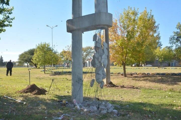 Los dueños de la concesionaria deberán pagar hasta el arreglo de la columna contra la que chocó el borracho.