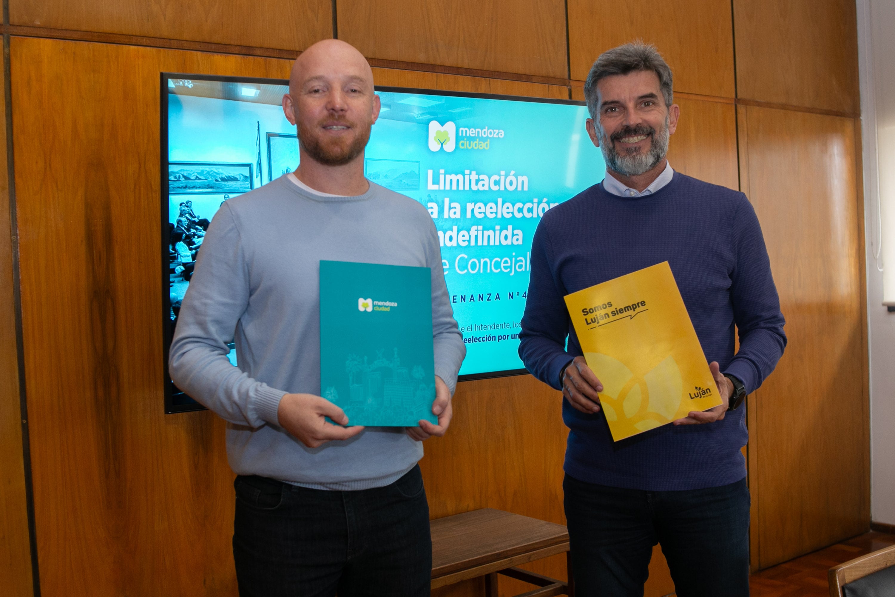 Ulpiano Suarez dialogó con Esteban Allasino y concejales de Luján. Foto: Municipalidad de Ciudad.