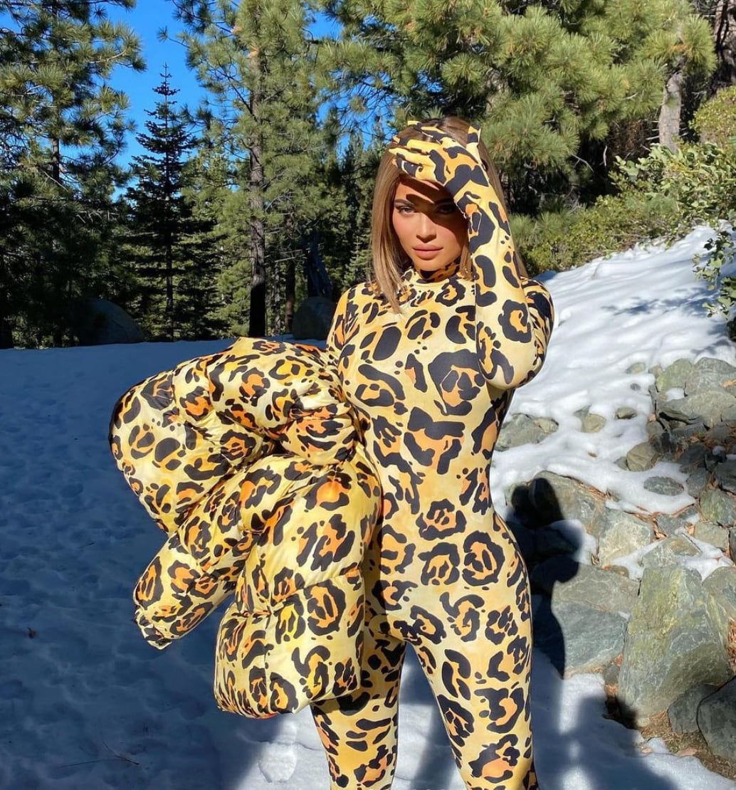 Kyle eligió el estampado animal print para la nieve.