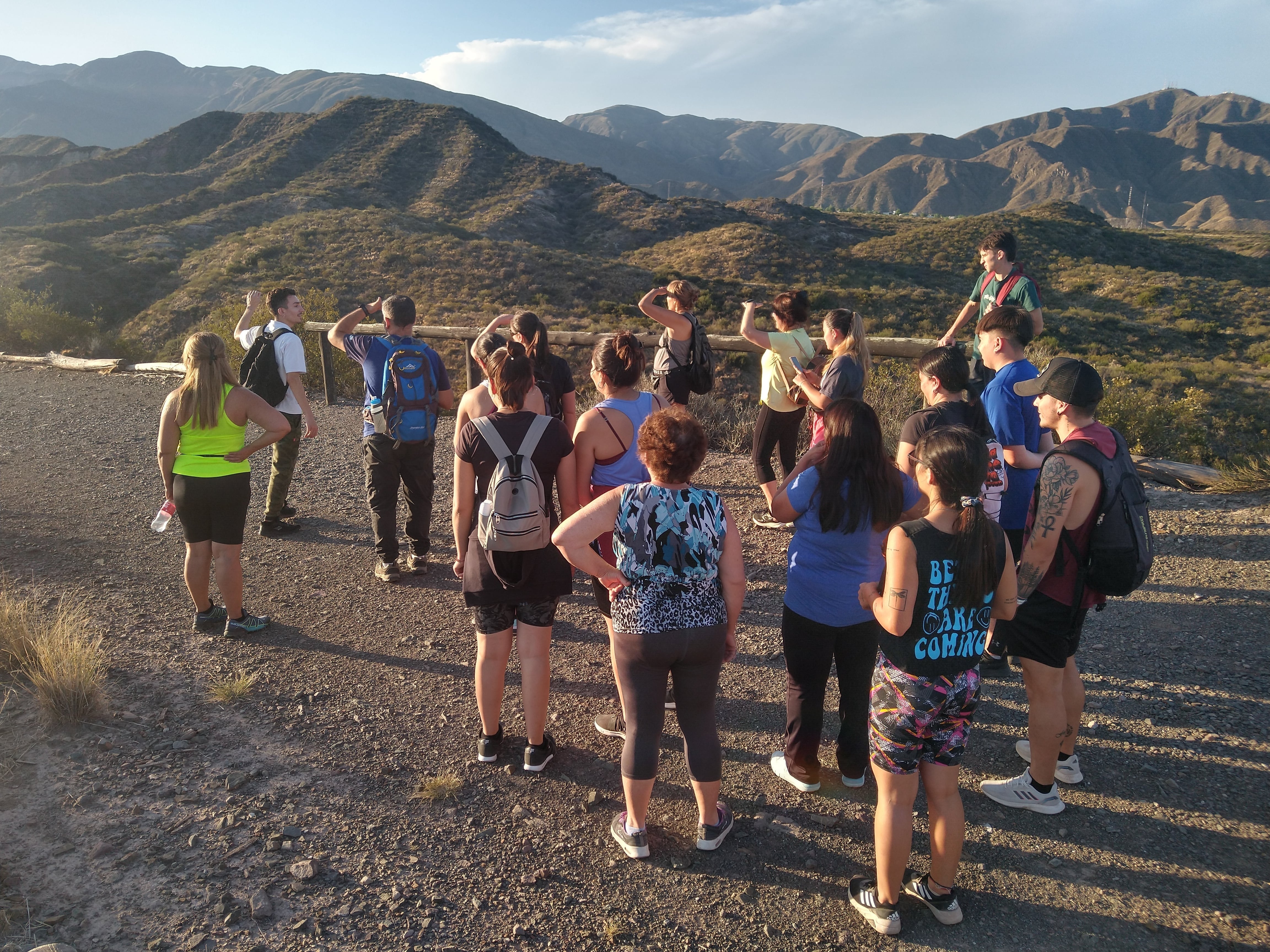 El fin de semana XL ya está en curso y muchos se preparan para aprovecharlo todo lo posible. Después de tres jornadas con lluvias esta semana, el sol volvió al cielo de Mendoza y cómo esté el tiempo estos días determinará las actividades posibles. 