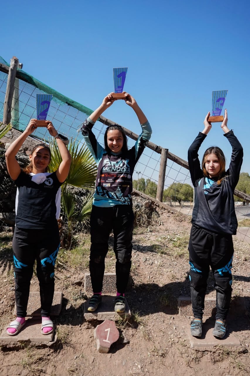 Juli Contreras, Mica Muñoz y Angelina Tasara, las damas más veloces de la pista. / Gentileza.