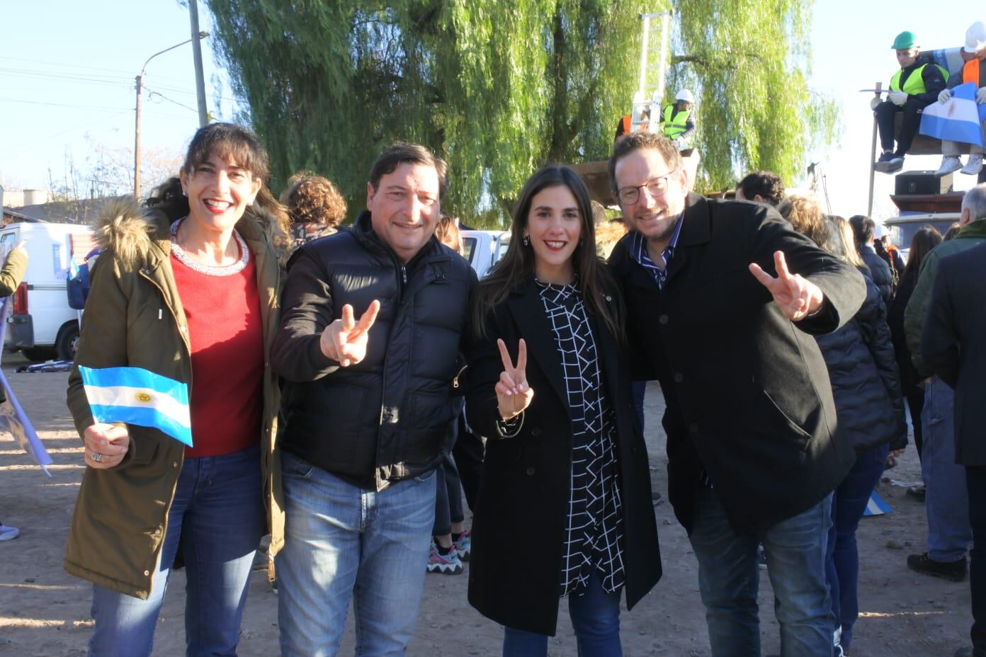 Paloma Scalco junto a la fórmula Omar Parisi - Lucas Ilardo. La acompaña también la legisladora Marisa Garnica. Foto: Gentileza