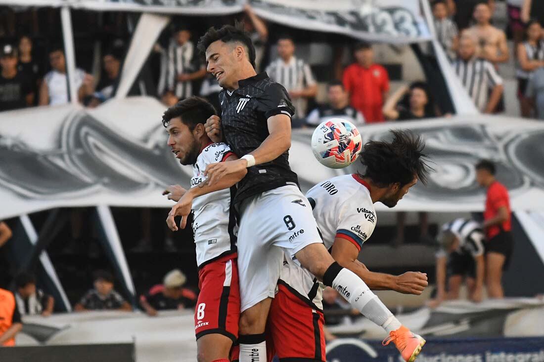 Futbol Primera Nacional
Gimnasia y Esgrima de Mendoza vs. Deportivo Maipú, en el estadio Victor Legrotaglie de Gimnasia. Foto: José Gutierrez