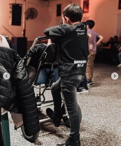 Santiago y Felipe en una peña folklórica. Foto: Instagram.