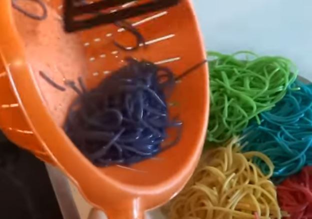 Así es el sencillo modo de hacer pastas coloridas.