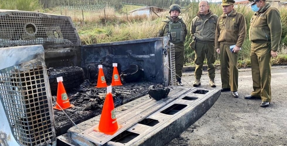 Así quedó la camioneta de los carabineros  chilenos. Foto: AFP