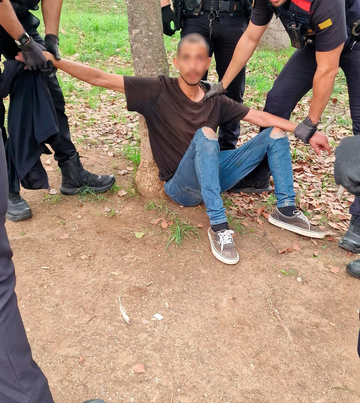 Salvaje agresión a una menor en Barcelona, España. Captura: X