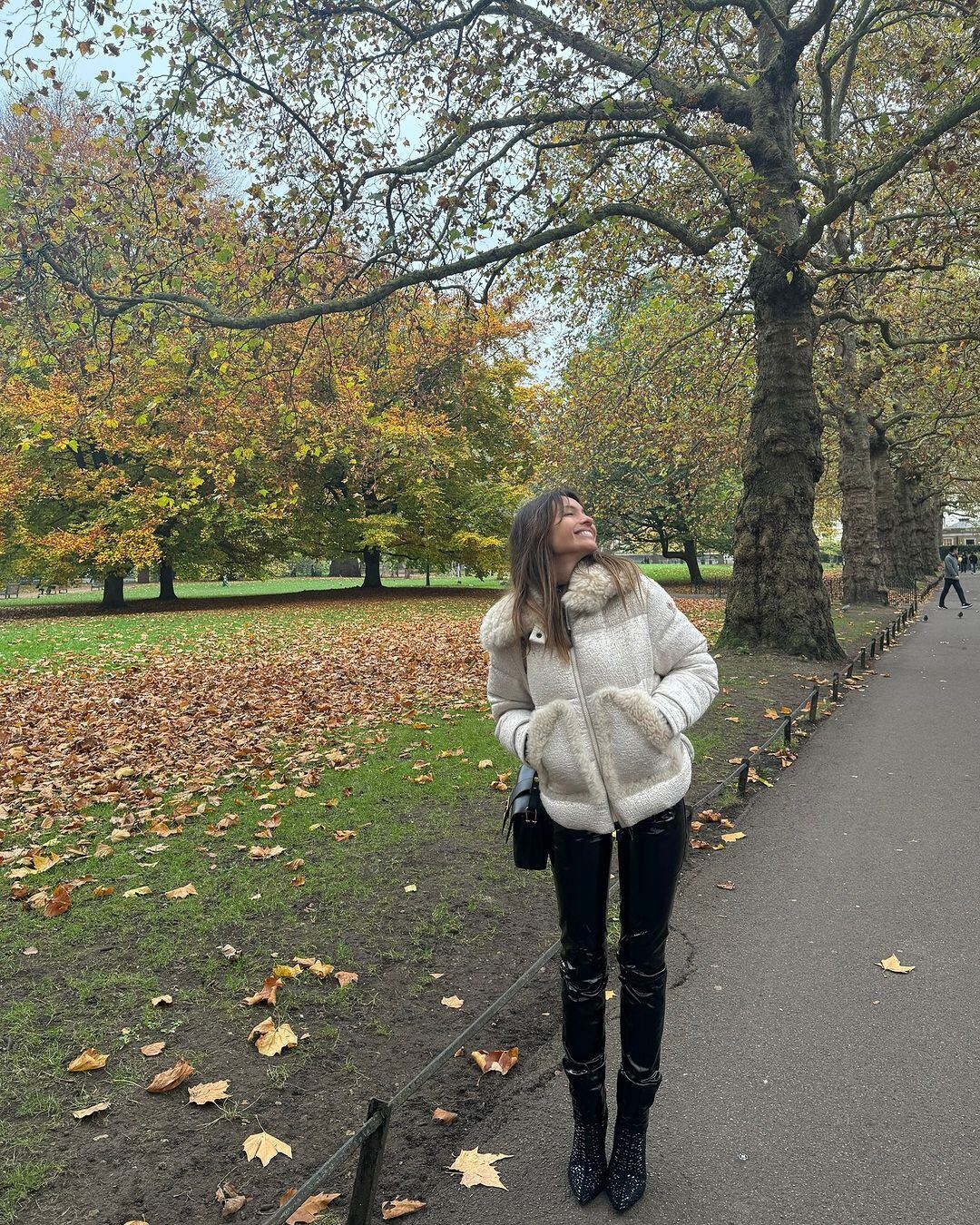 Pampita con Martín Pepa de la mano por Londres.