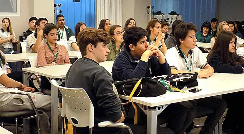 Nuevas generaciones. El empleo público y las empresas tecnológicas figuran entre las opciones para los jóvenes en carreras universitarias. (La Voz / Archivo)