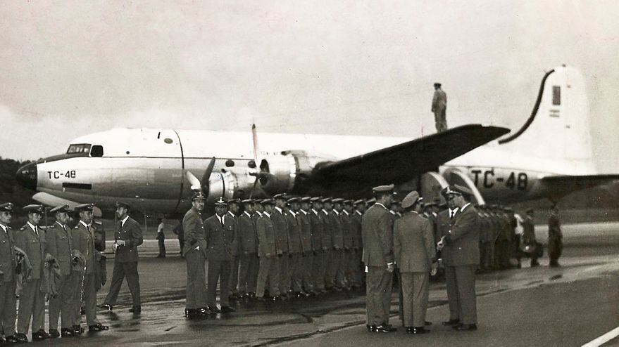 El avión partió de Mendoza a Córdoba, y -de allí- a Costa Rica. Durante algunos años la Fuerza Aérea Argentina se encargó de algunos operativos de búsqueda, pero luego fueron los familiares quienes continuaron. Aunque se encontraron algunos elementos en el Mar Caribe -la versión oficial es que allí cayó el avión-, los familiares creen que fueron "plantados" esos elementos. Foto: Archivo.