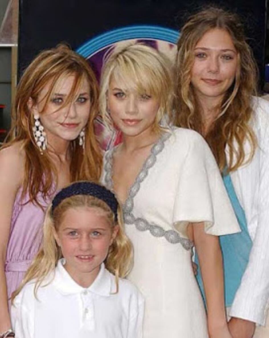 Junto a sus hermanas, cuando las gemelas estaban en la cima de su carrera.