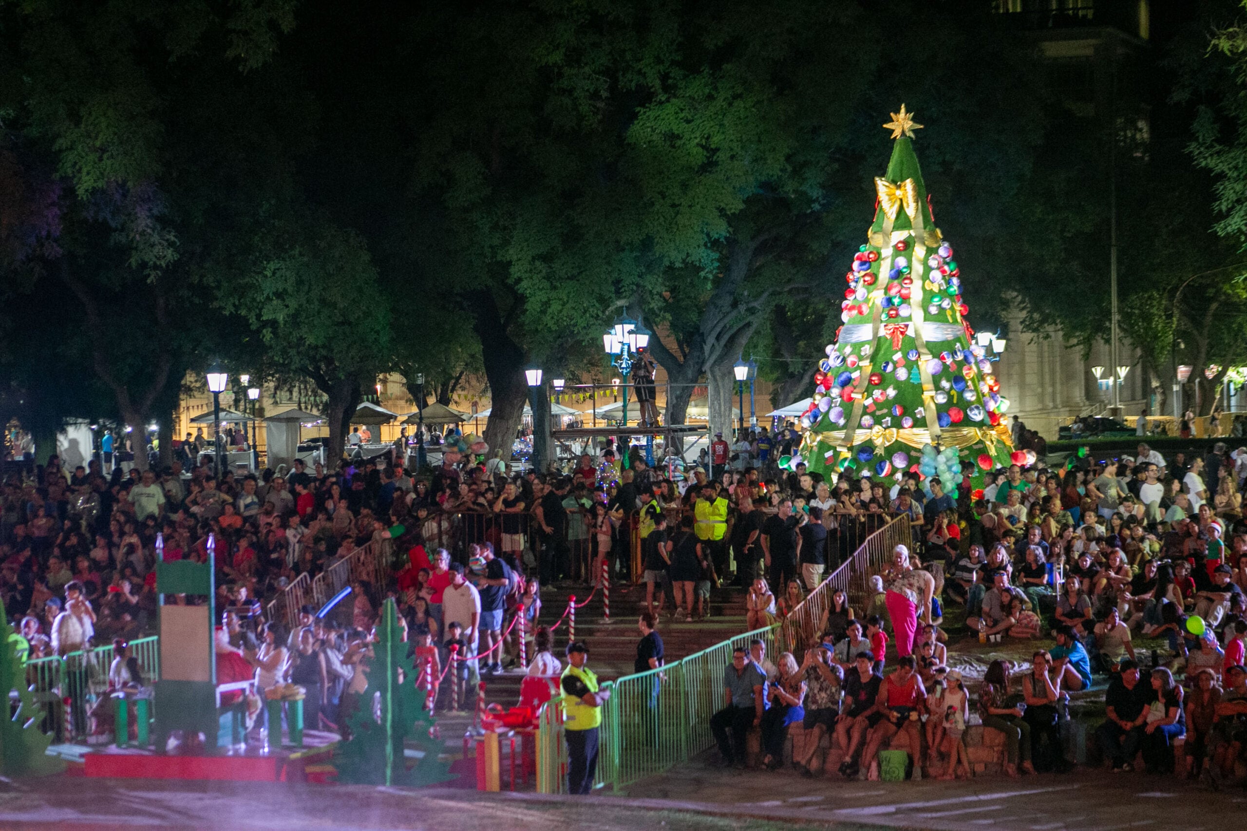 Con dos noches mágicas, más de 15 mil personas celebraron la Navidad en la Ciudad