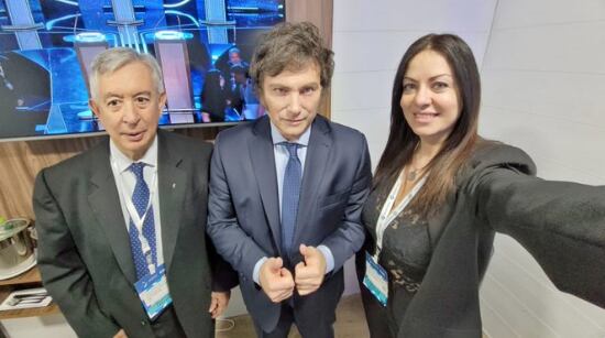 Javier Milei junto a y Sandra Pettovello.