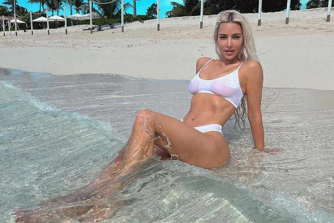 Kim Kardashian estrenó su nueva campaña de moda y fue la modelo de las prendas.