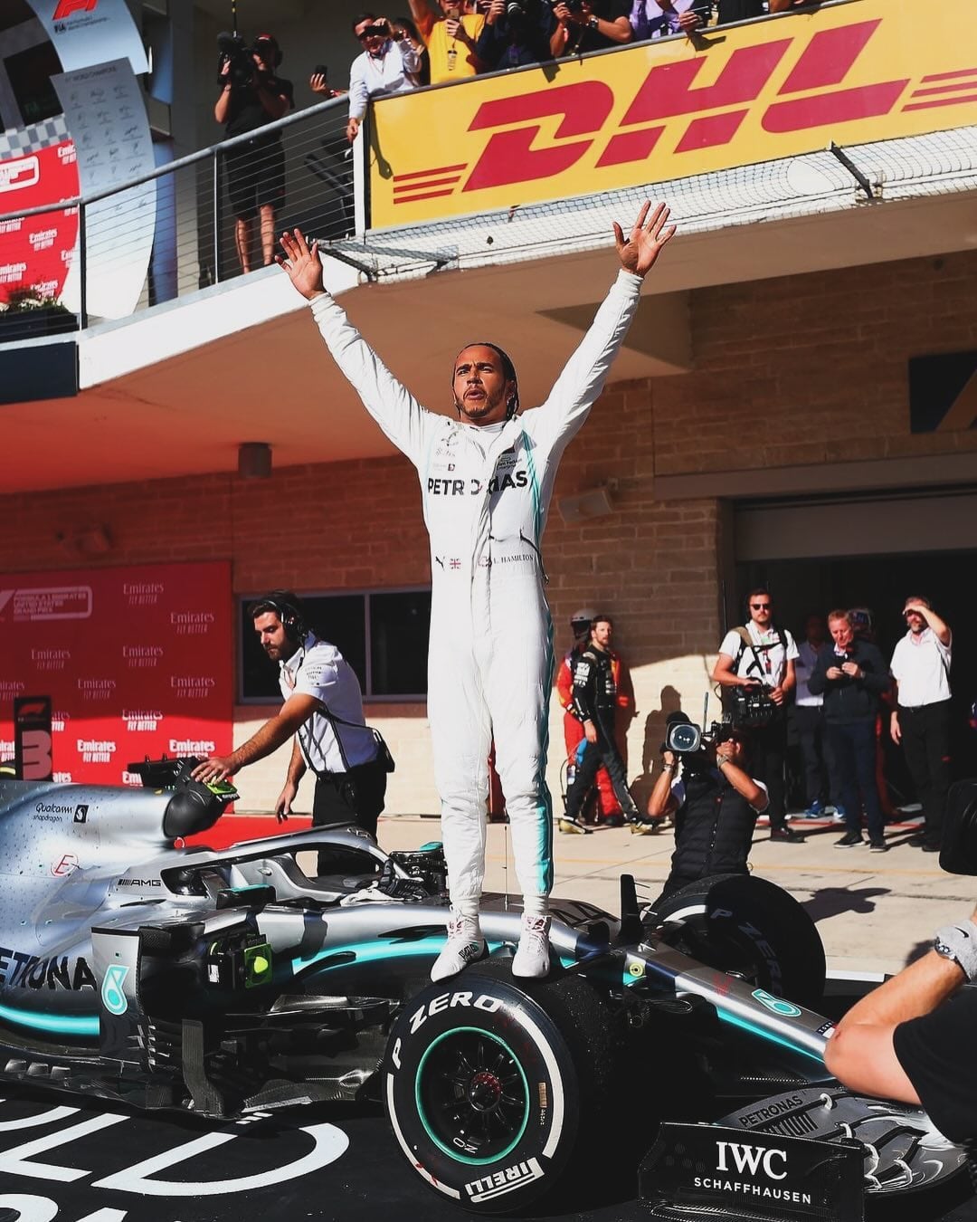 Lewis Hamilton se despide de Mercedes