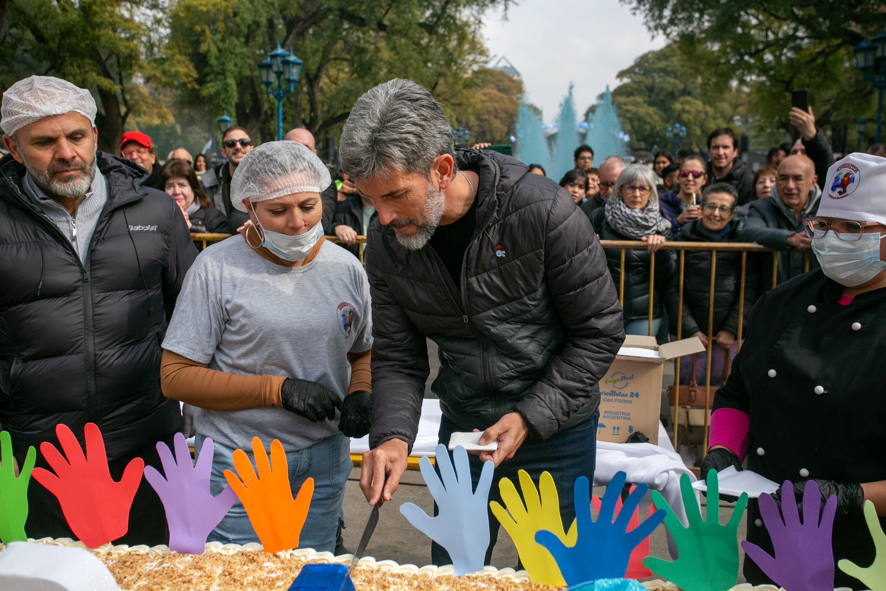 Una multitud homenajeó al General San Martín en la plaza Independencia