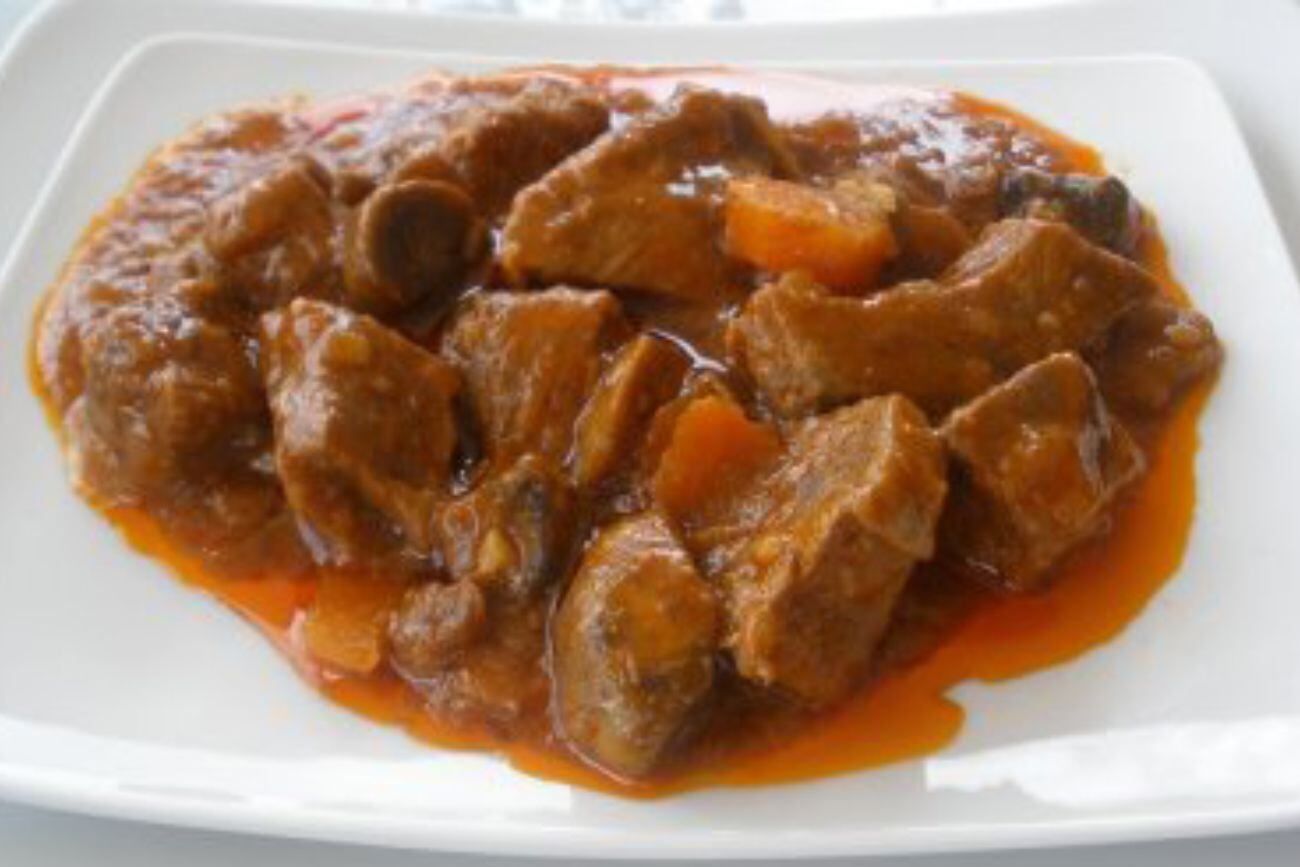 Carne con salsa de tomate