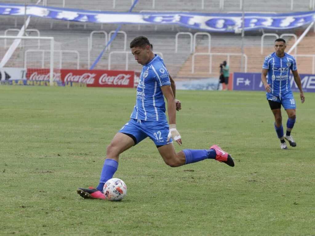 El volante del Tomba Gonzalo Abrego uno de los culpables del gran triunfo del Tomba ante Platense.