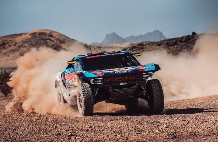 El nuevo Ford Raptor, con Carlos Sainz y Nani Roma. El vehículo debuta en el Dakar, de la mano de M-Sport. (Dakar)