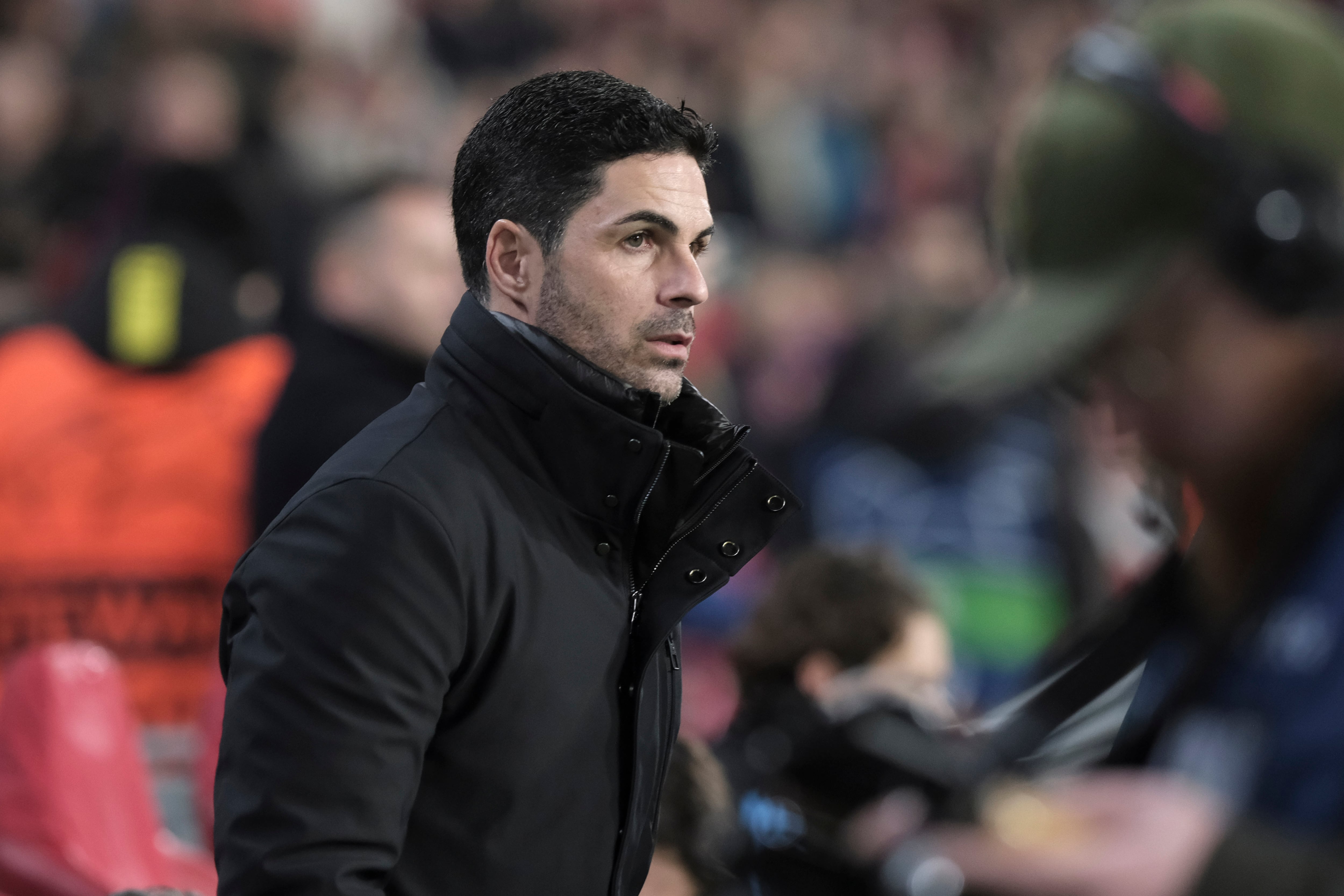 El técnico del Arsenal Mikel Arteta antes del encuentro de su equipo ante el PSV Eindhoven en el grupo B de la Liga de Campeones el martes 12 de diciembre del 2023. (AP Foto/Patrick Post)