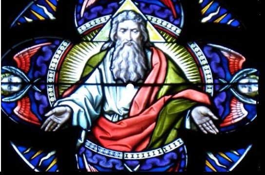 Detalle del vitral de la capilla sur de la Iglesia de San Luis, en Nueva York. Medallón superior : Dios Padre observa a Juan Bautista bautizando a Jesús; pintura al estilo de Múnich (1891).