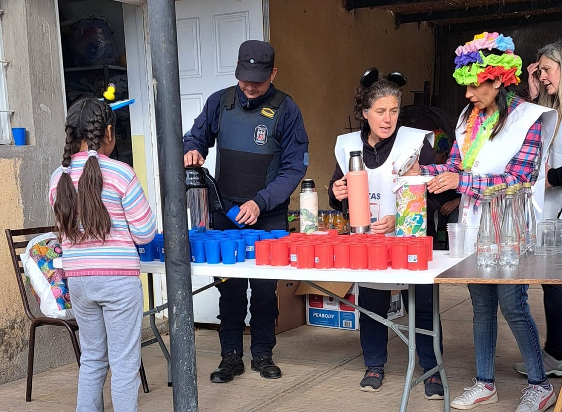 Policías solidarios hicieron festejos por el Día del Niño para 800 chicos en Guaymallén. | Foto: gentileza