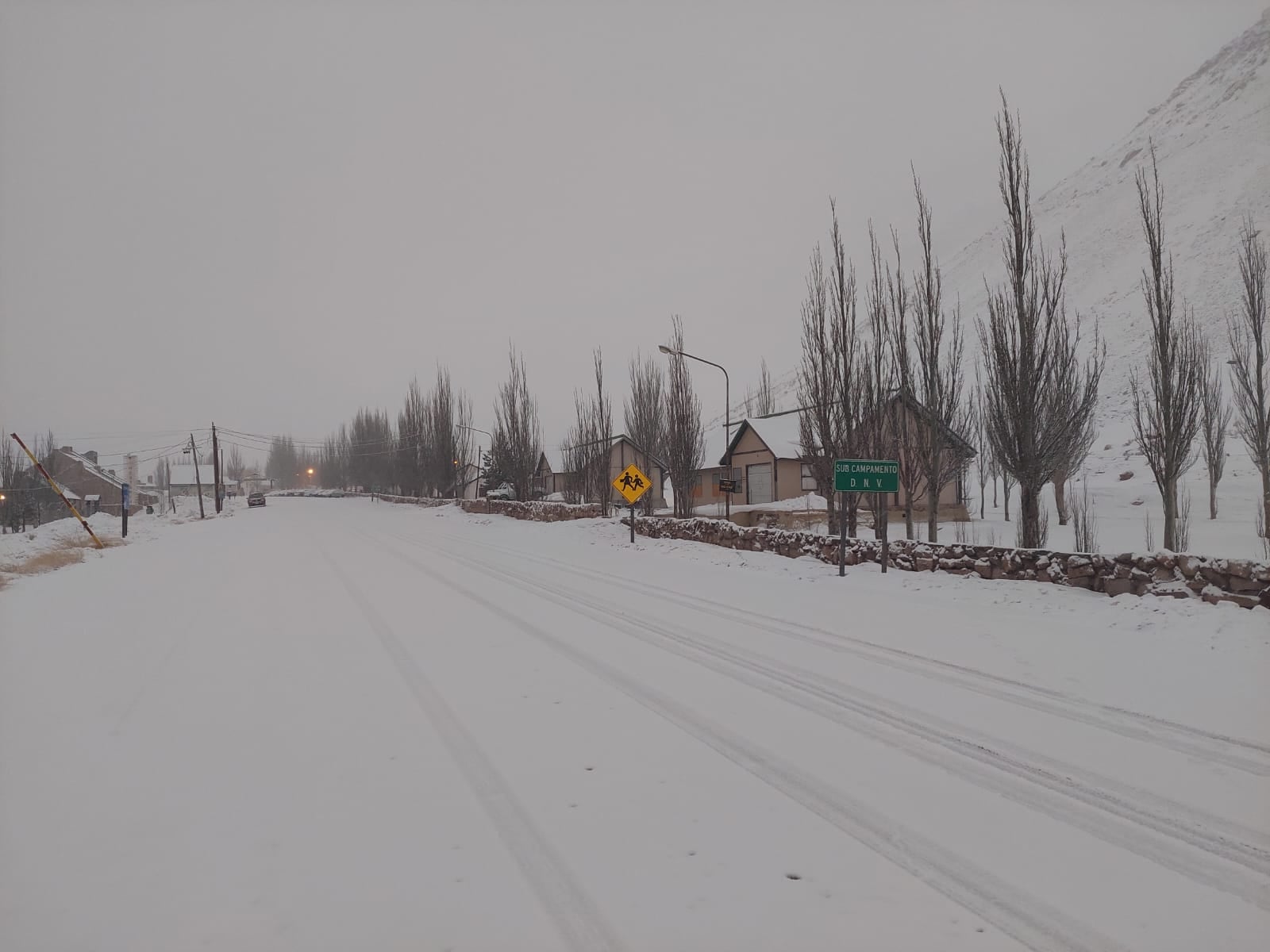 Así está la Alta Montaña luego de la impactante nevada que mantiene cerrado el Paso a Chile. Foto: Ignacio Blanco / Los Andes.