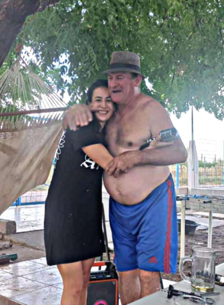 Amor del bueno. Fernanda en una postal junto a su papá, el inolvidable José.