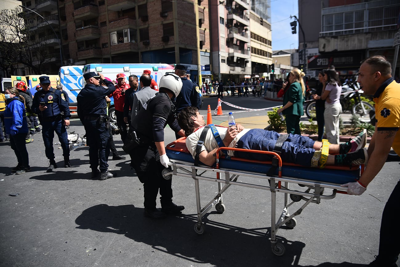 Hubo al menos 13 heridos, uno de gravedad. Chocó a 6 autos y dos motos.