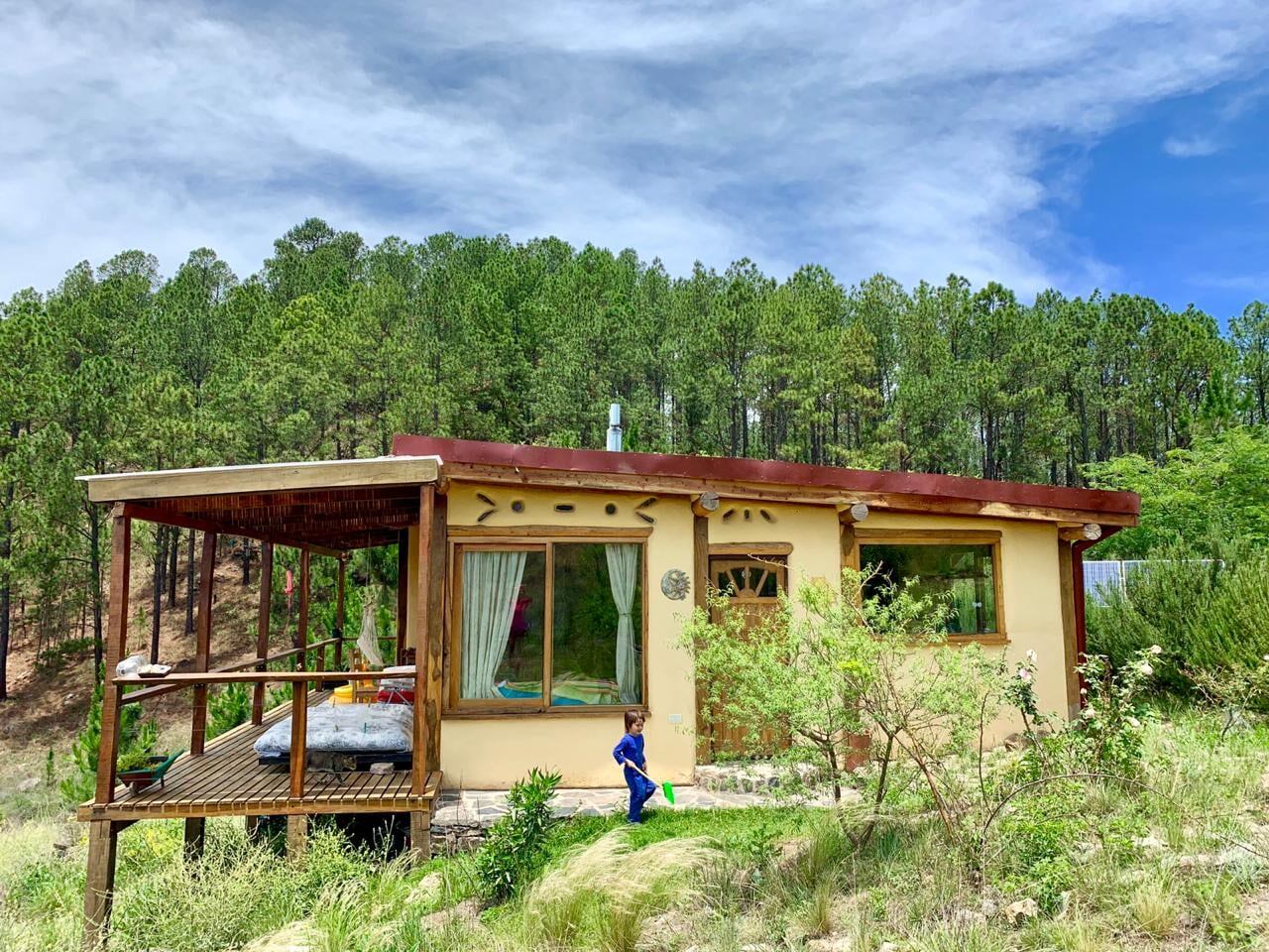 Los lodges son alojamientos ubicados en destinos no masivos, rodeados de naturaleza y construidos en madera y materiales amigables con el ambiente. 