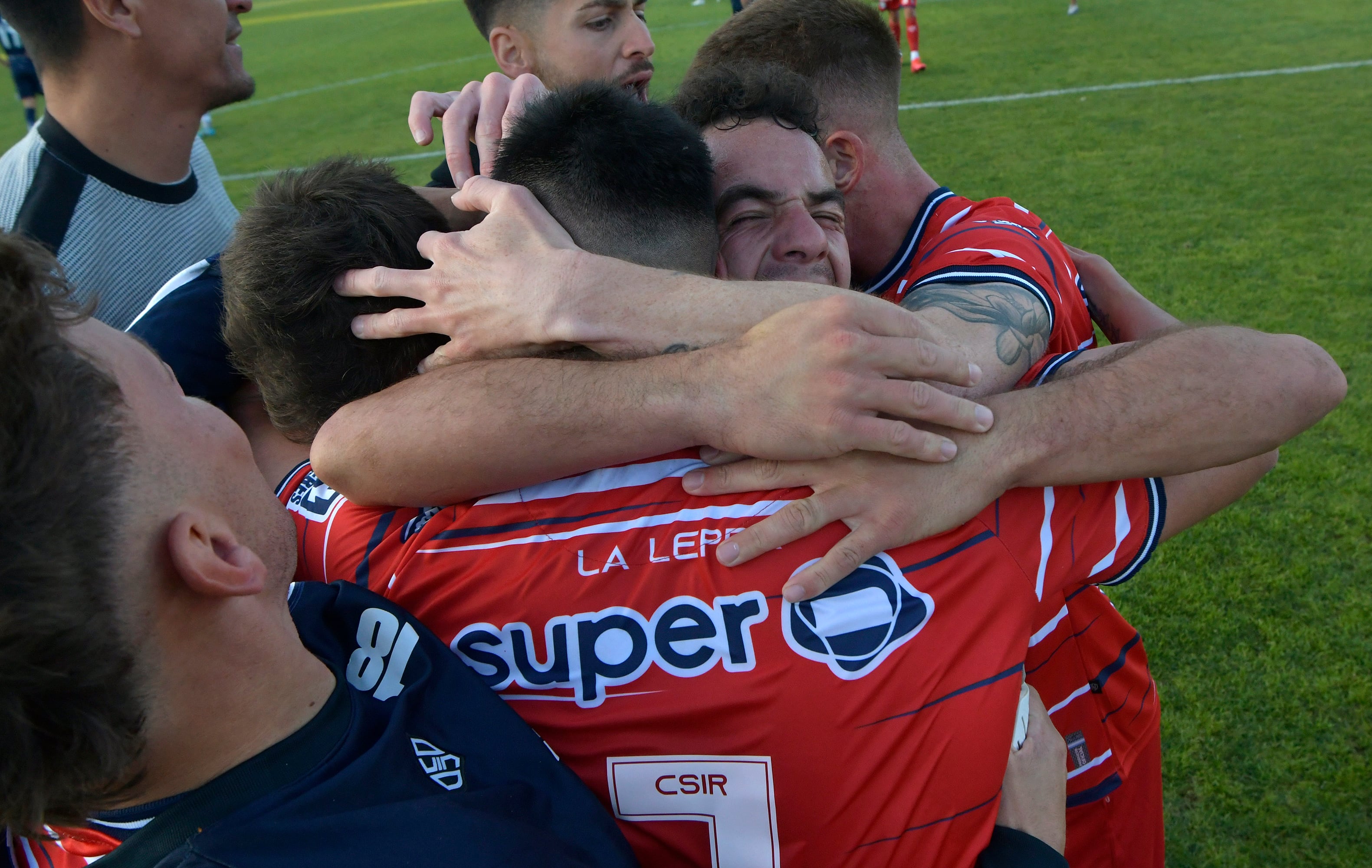 Independiente Rivadavia logró un triunfo vital ante Alvarado por 1-0, en un partido correspondiente a la fecha 35 del torneo de Primera Nacional. Con estos tres puntos en el bolsillo, la Lepra dio un paso gigante hacia el Reducido por el segundo ascenso a la Liga Profesional

Foto: Orlando Pelichotti/ Los Andes