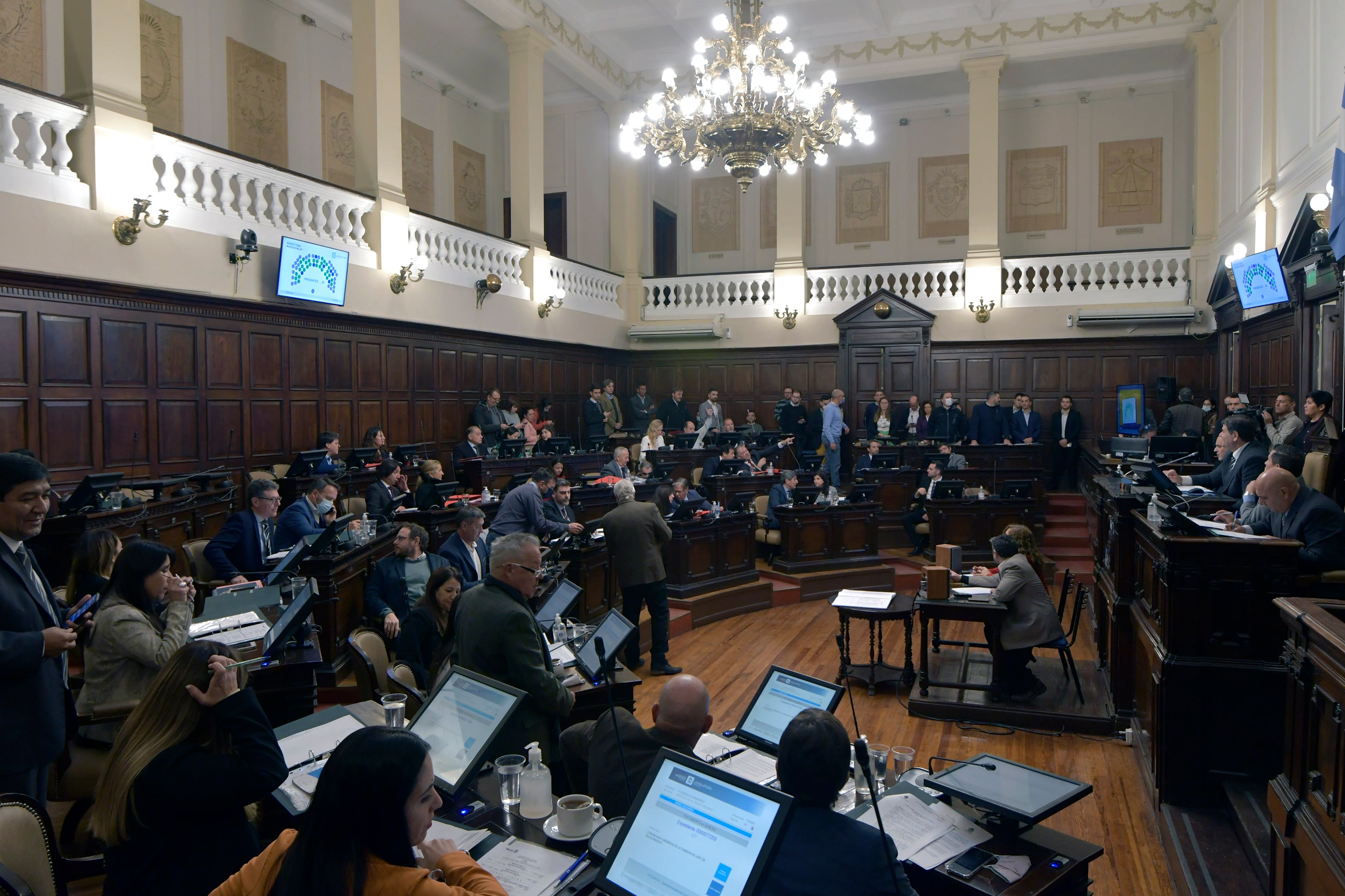 Debate en la Legislatura por la ley de emergencia en anestesiología - Foto: Orlando Pelichotti / Los Andes