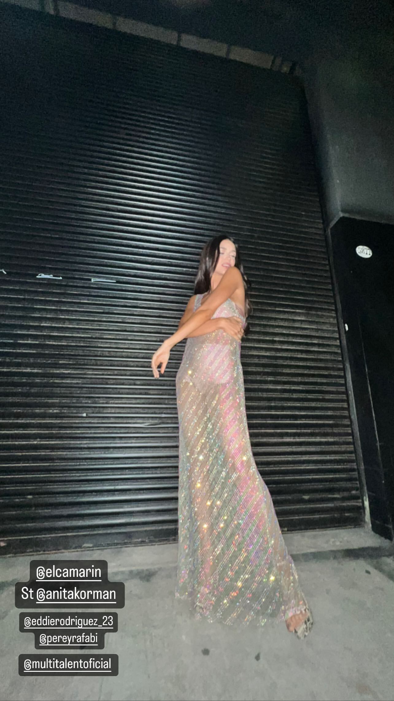 Zaira Nara y un brilloso look de transparencias